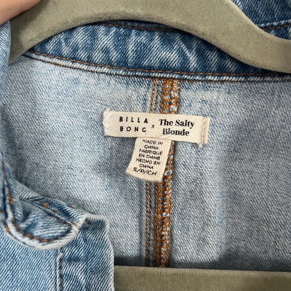 Size Small, Billabong x Salty Blonde Jean Romper with tie - Picture 4 of 6